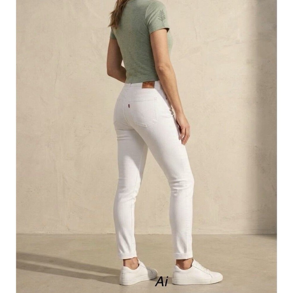 Levi’s Mid Rise Skinny Women’s Size 32 White Denim Jeans